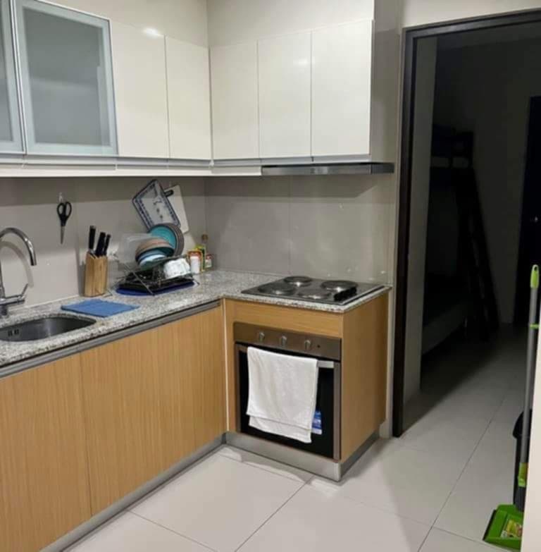 **Work in Uptown BGC? Live walking distance to your office.** - photo 2