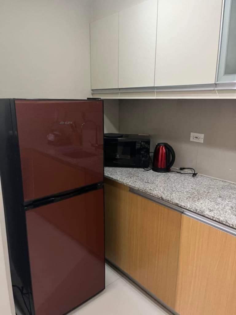 **Work in Uptown BGC? Live walking distance to your office.** - photo 4