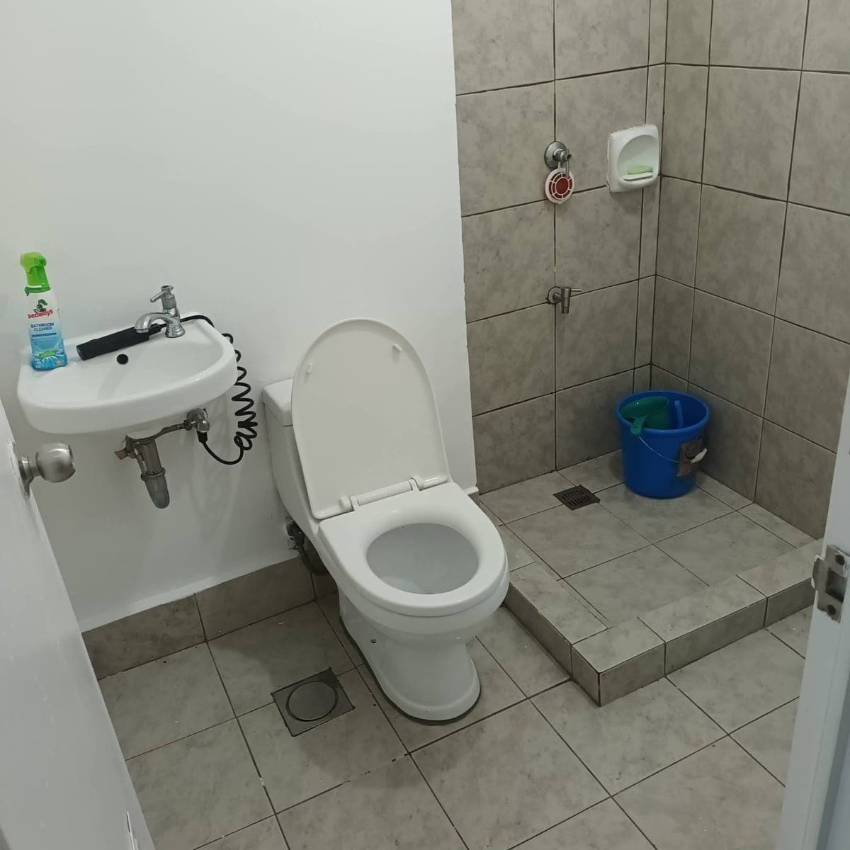 For Rent Studio unit ( 18.6 sq.meters ) - photo 5