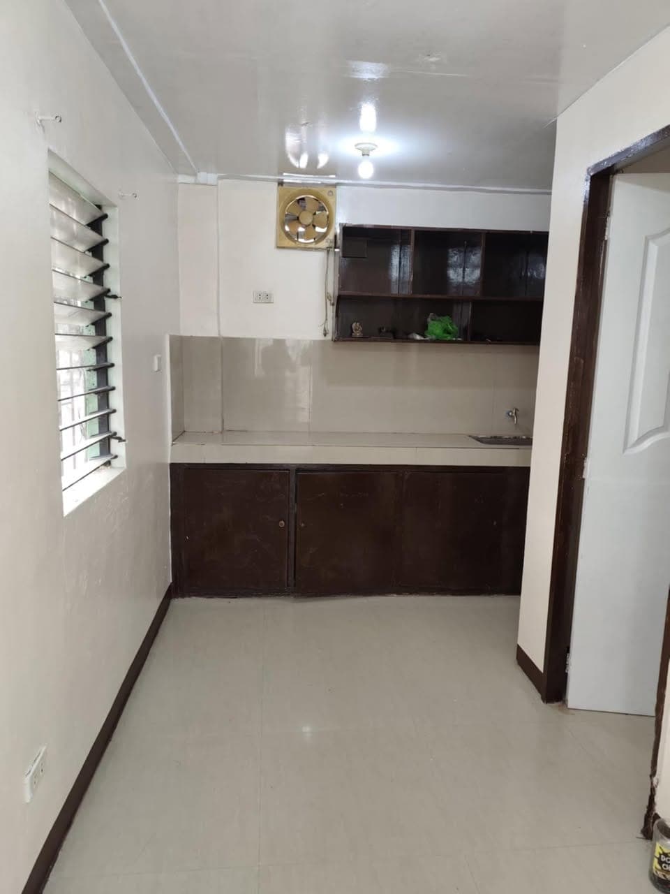 Room for rent upper bicutan taguig 8500 a month owne meralco at water bil with balconahe sa 4th floo... - photo 4
