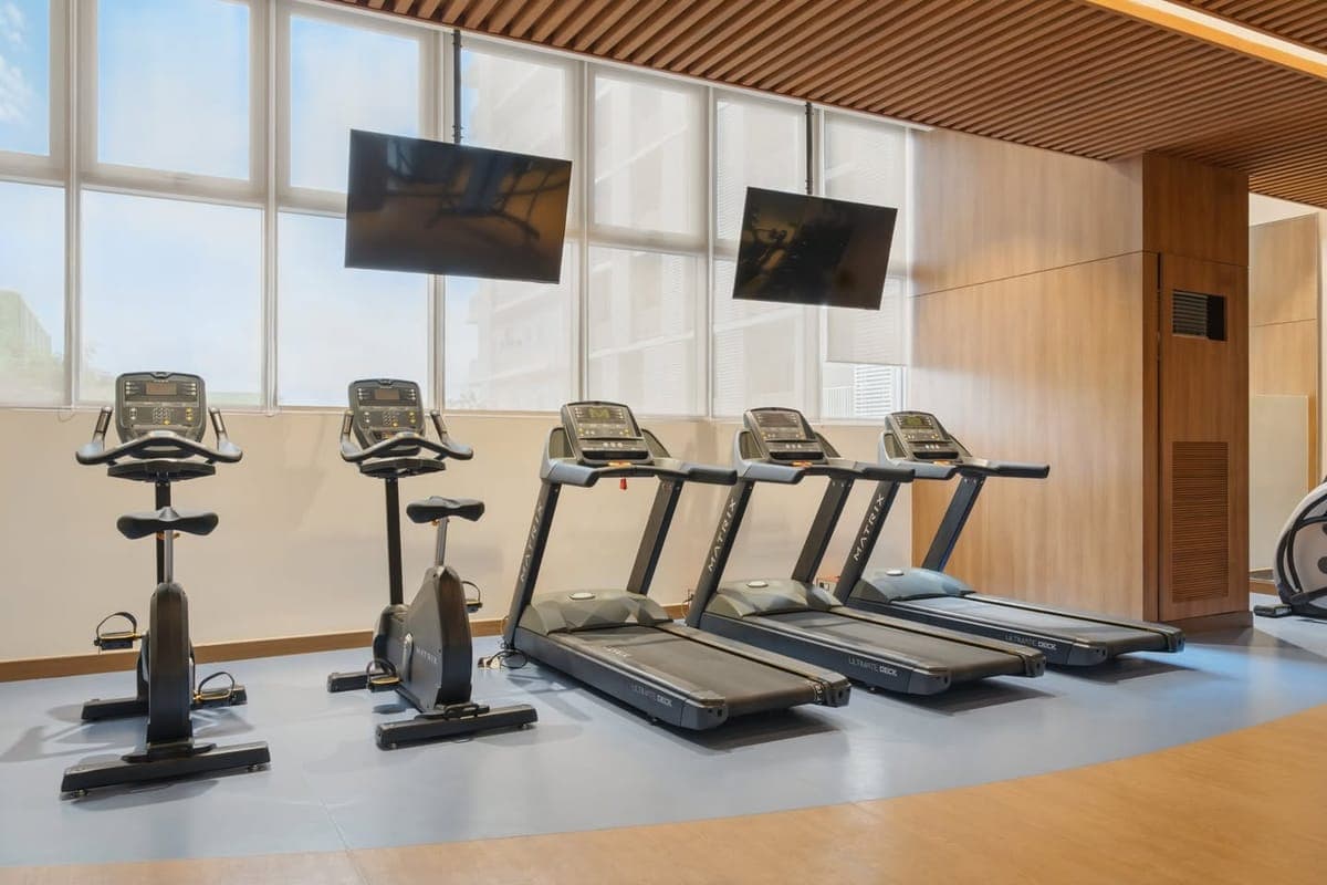 FOR SALE & LEASE: 1BR Unit w/ Balcony at Park Mckinley West, BGC - photo 4