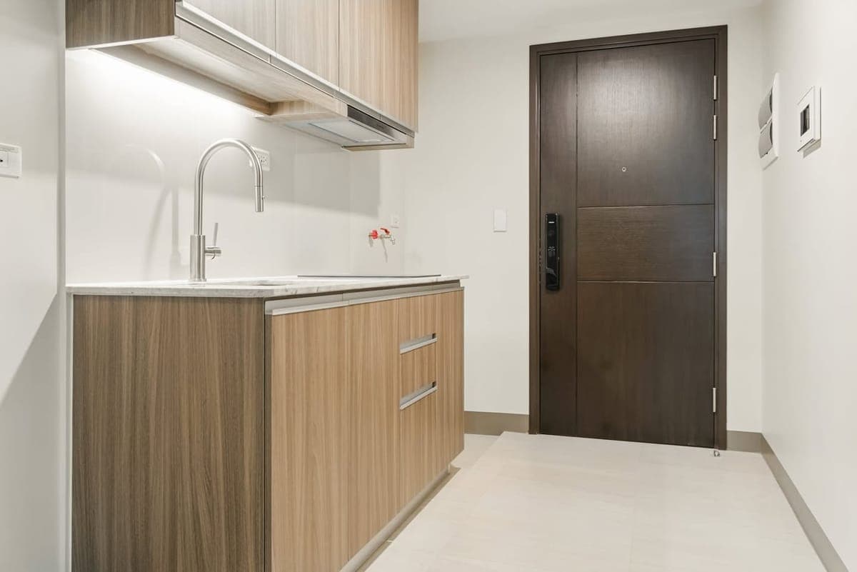 FOR SALE & LEASE: 1BR Unit w/ Balcony at Park Mckinley West, BGC - photo 5