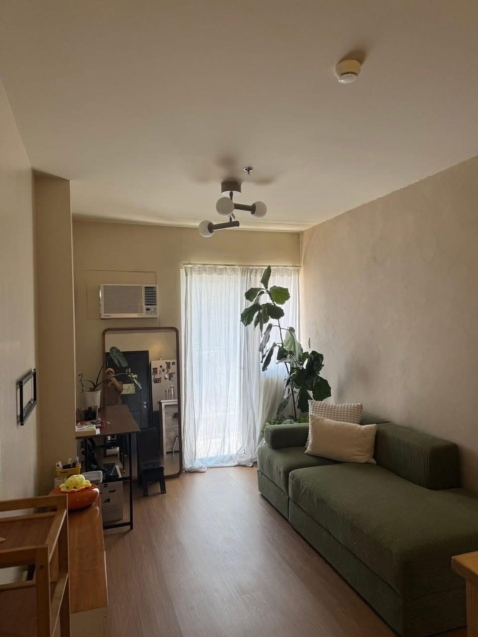 🏡 FOR RENT – Avida Turf 1BR with Balcony - photo 1