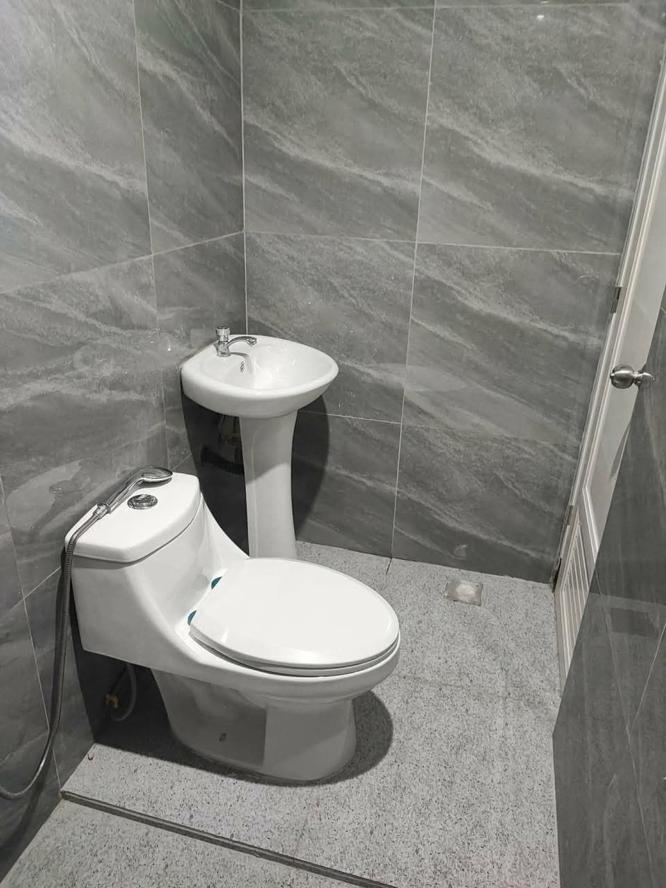 For Rent: Condominium Unit at Victoria Sports Tower 2 Building B(GMA Kamuning) - photo 3