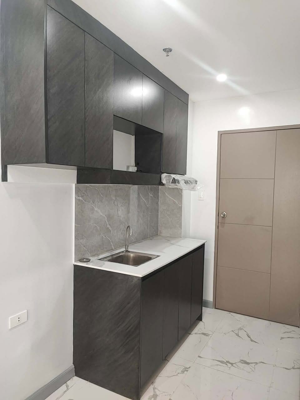 For Rent: Condominium Unit at Victoria Sports Tower 2 Building B(GMA Kamuning) - photo 5