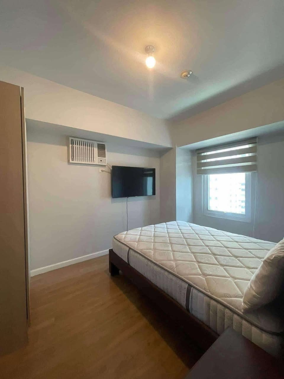 ‼️FOR RENT🏢TWO SERENDRA, MERANTI TOWER, BGC💥32nd floor - photo 2