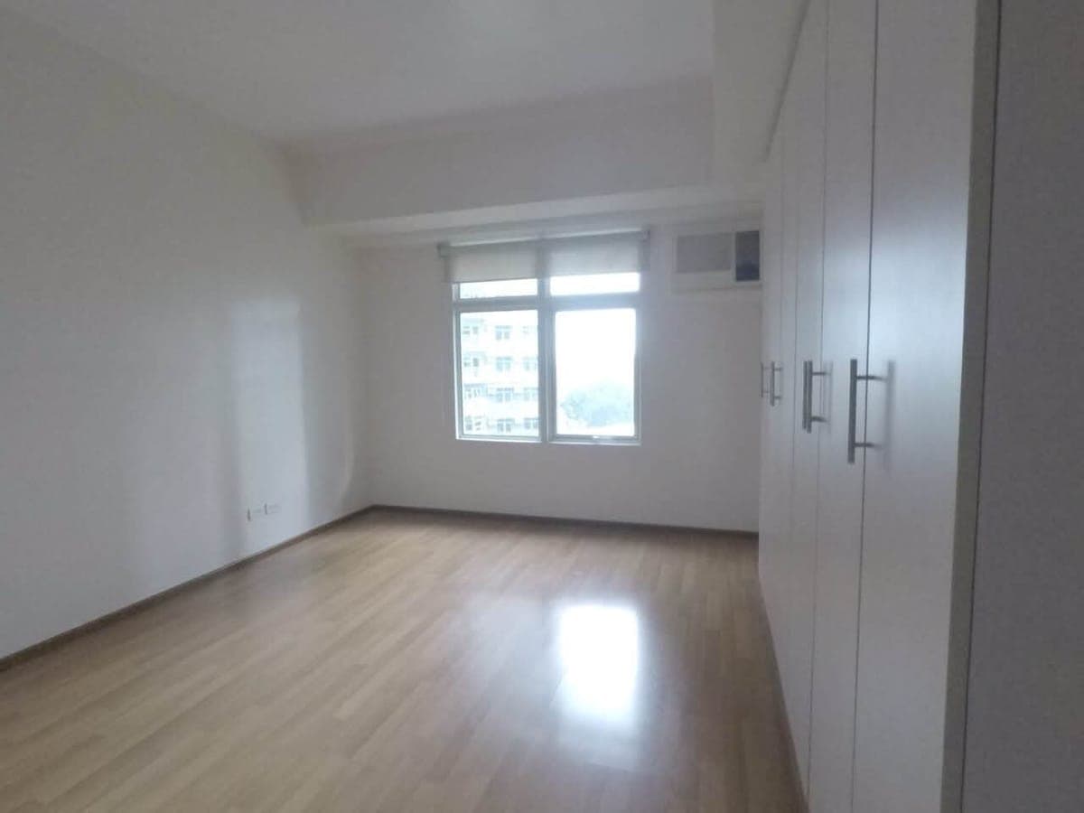 📍For Lease in Two Serendra - photo 3