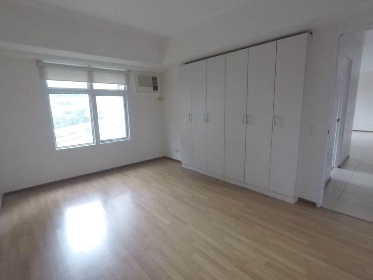 📍For Lease in Two Serendra - photo 4