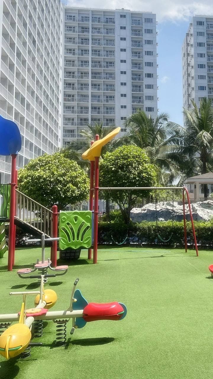 Looking for a premium yet affordable place to stay near MOA, NU, or your workplace? Experience Young... - photo 5