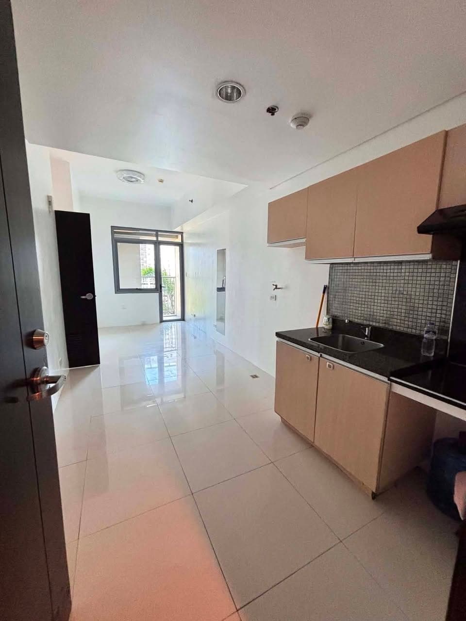 👋For Rent 2 Bedroom bare unit - photo 2