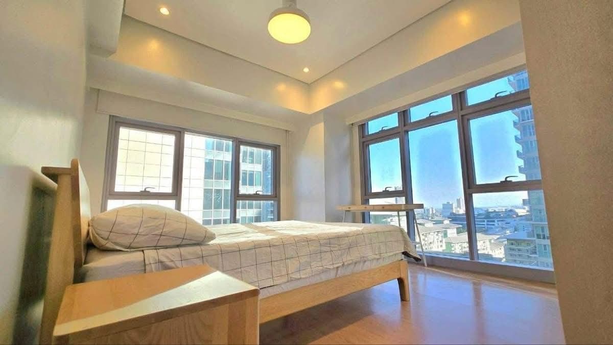 For Lease; Fully Furnished 2 BR at Park Triangle, BGC, Taguig City - photo 3
