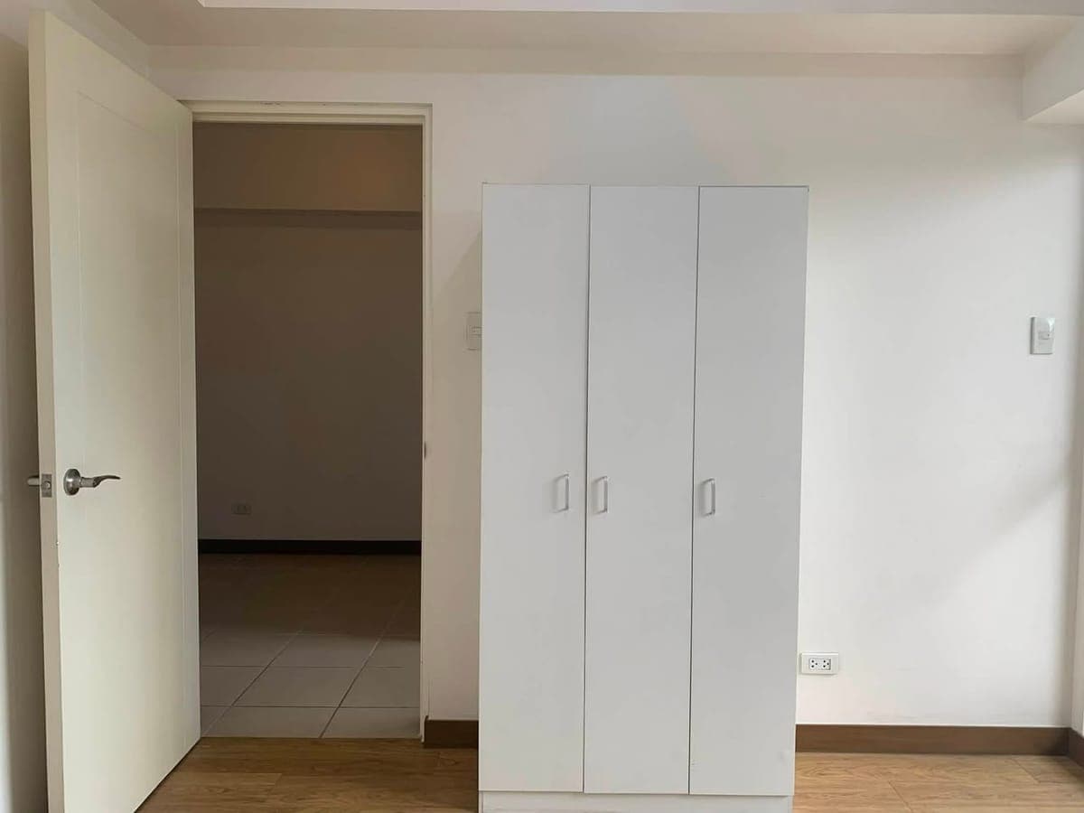 RUSH CONDO UNIT FOR RENT - photo 4
