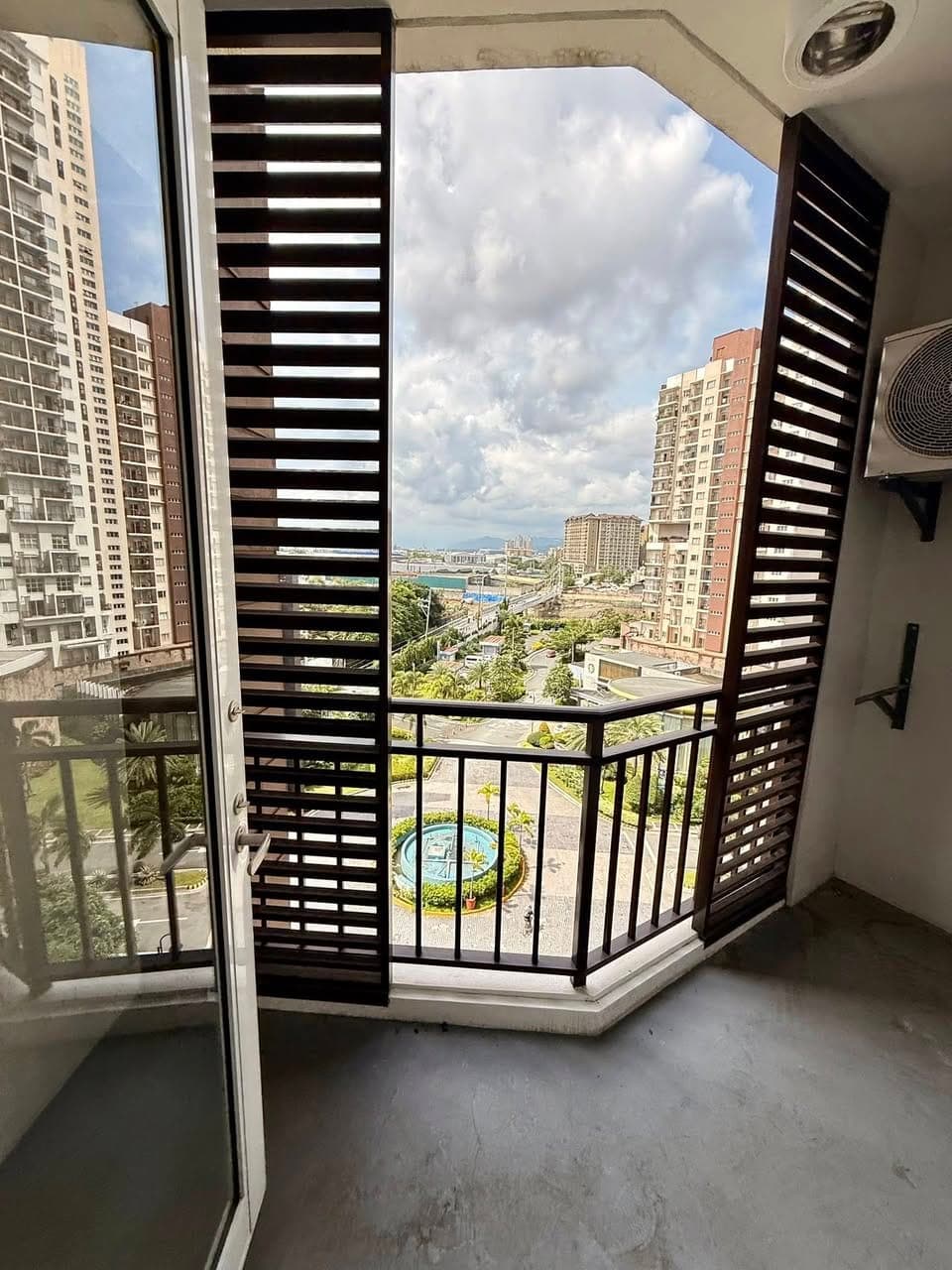 🏷 FOR LEASE - Majorca Residences - photo 2