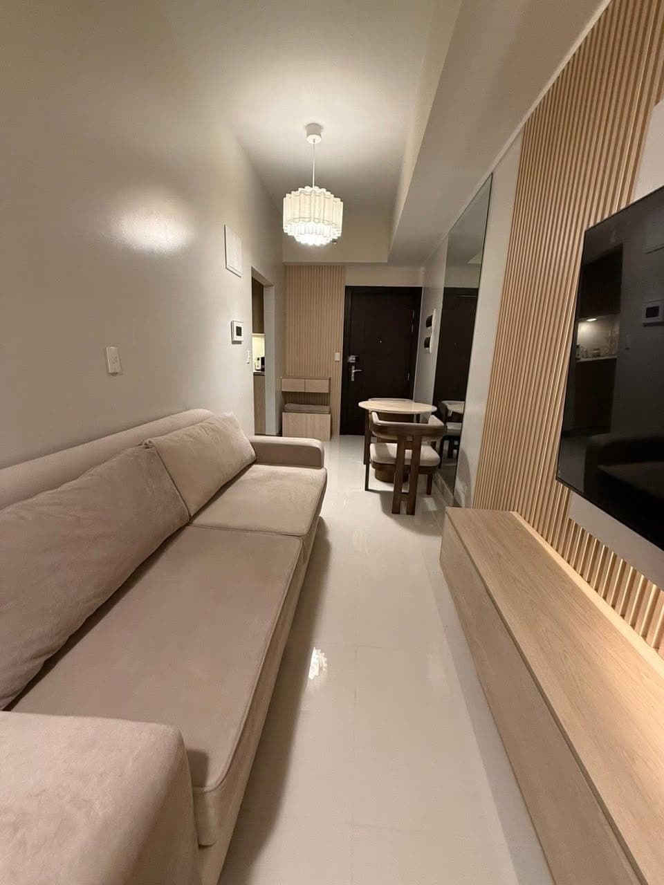 FOR LEASE | 1 BR in Uptown Parksuites 2 - photo 2