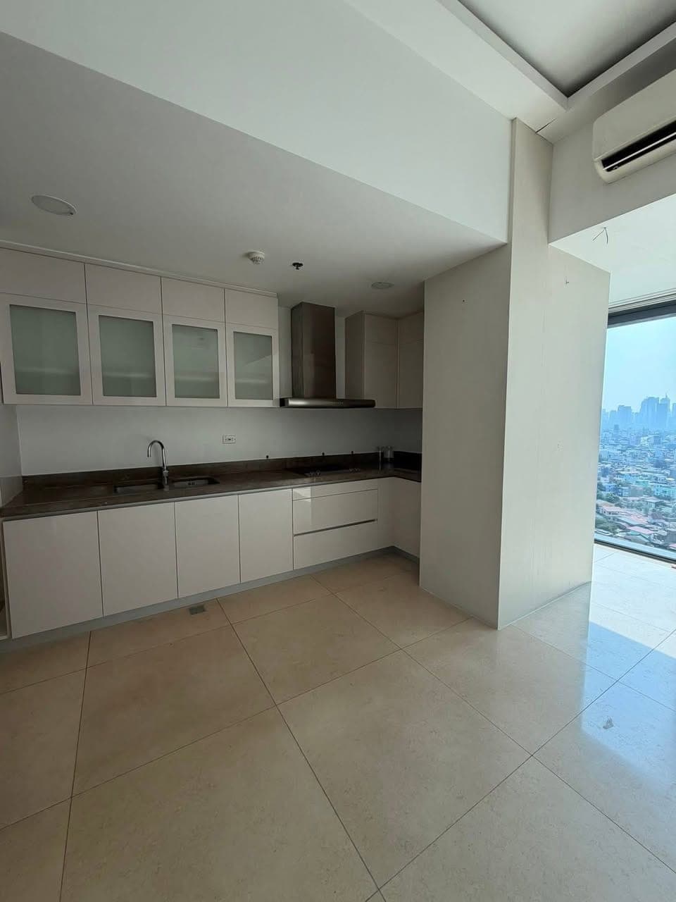 For Lease: Semi Furnished 2 Bedroom Unit at Grand Hyatt Residences, BGC, Makati City - photo 3