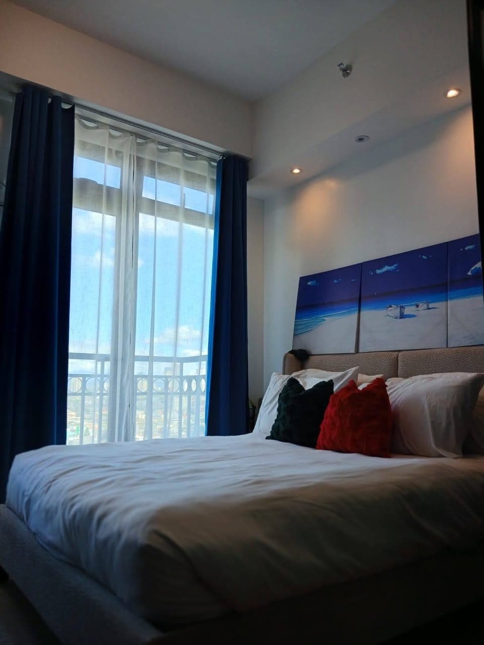 PTPA-for lease 25k neg per month HARBOUR PARK RESIDENCES 7minutes to Makati century mall perfect for couples - photo 2