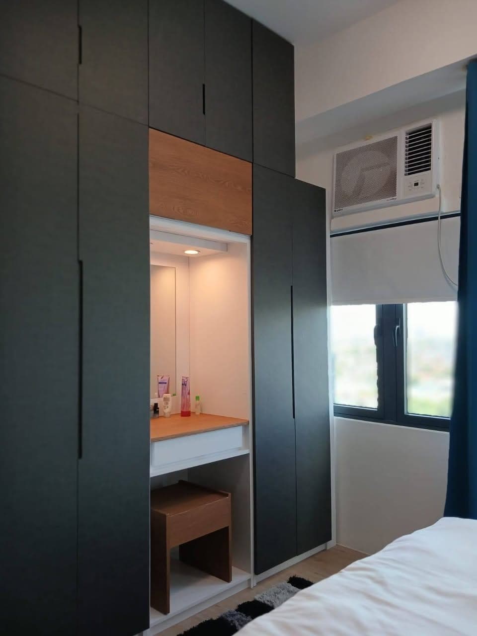 PTPA-for lease 25k neg per month HARBOUR PARK RESIDENCES 7minutes to Makati century mall perfect for couples - photo 4