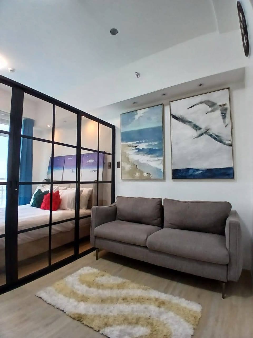 PTPA-for lease 25k neg per month HARBOUR PARK RESIDENCES 7minutes to Makati century mall perfect for couples - photo 1