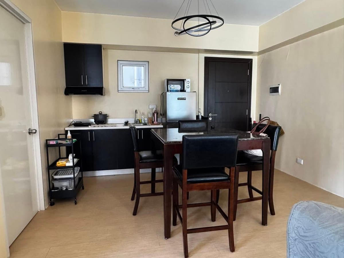 FOR RENT: Bright and spaceous studio unit in BGC - photo 2