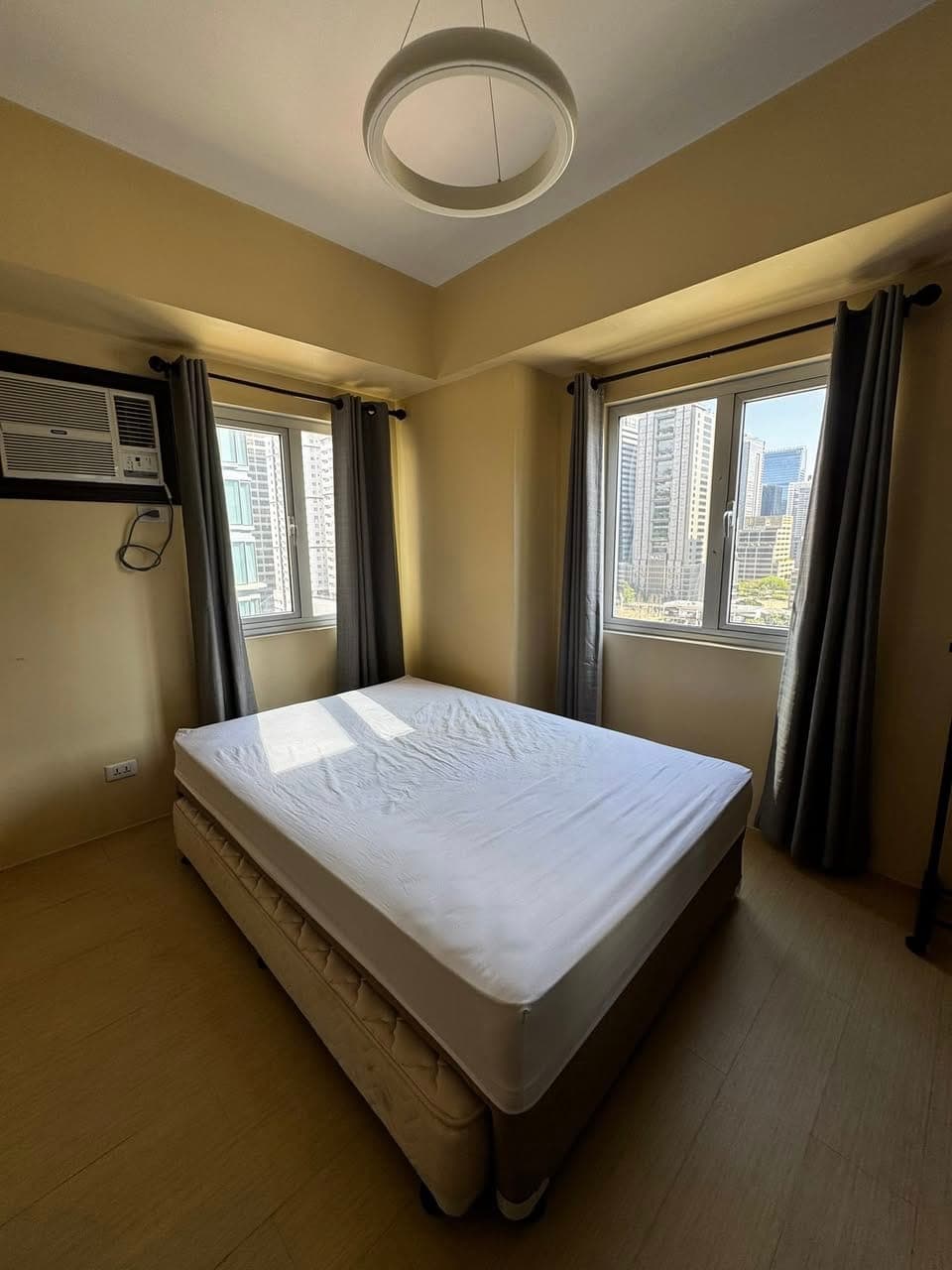 FOR RENT: Bright and spaceous studio unit in BGC - photo 3