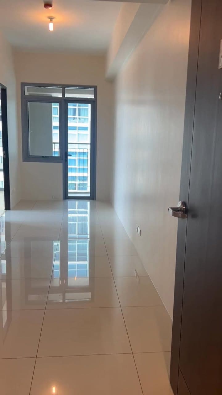 1BR Corner Unit For Rent: PARK WEST BGC 25K only - photo 1