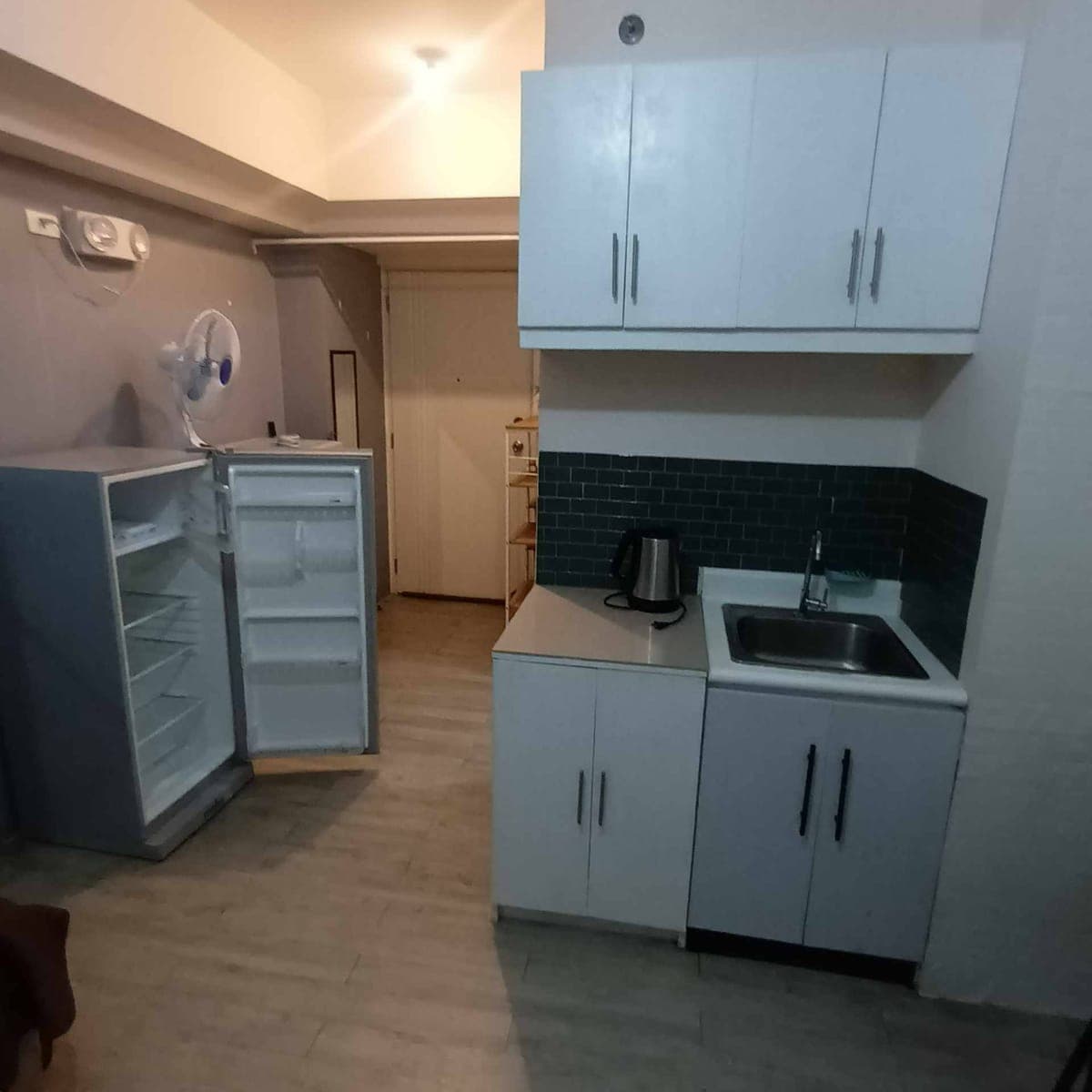For Rent Studio Unit ( 18.6 sq.meters ) - photo 4