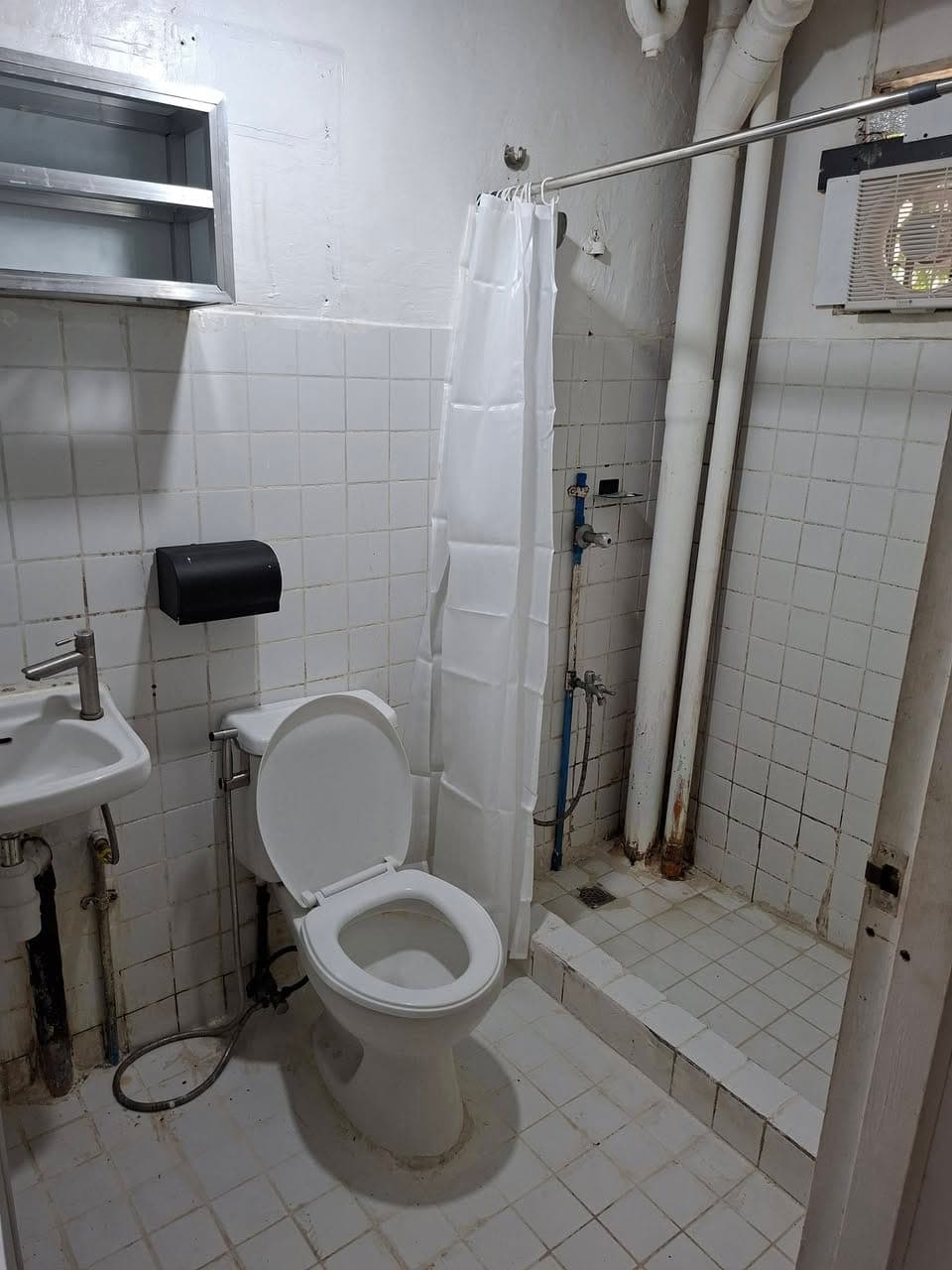 Unit for rent (PHP12,500 monthly) - photo 4
