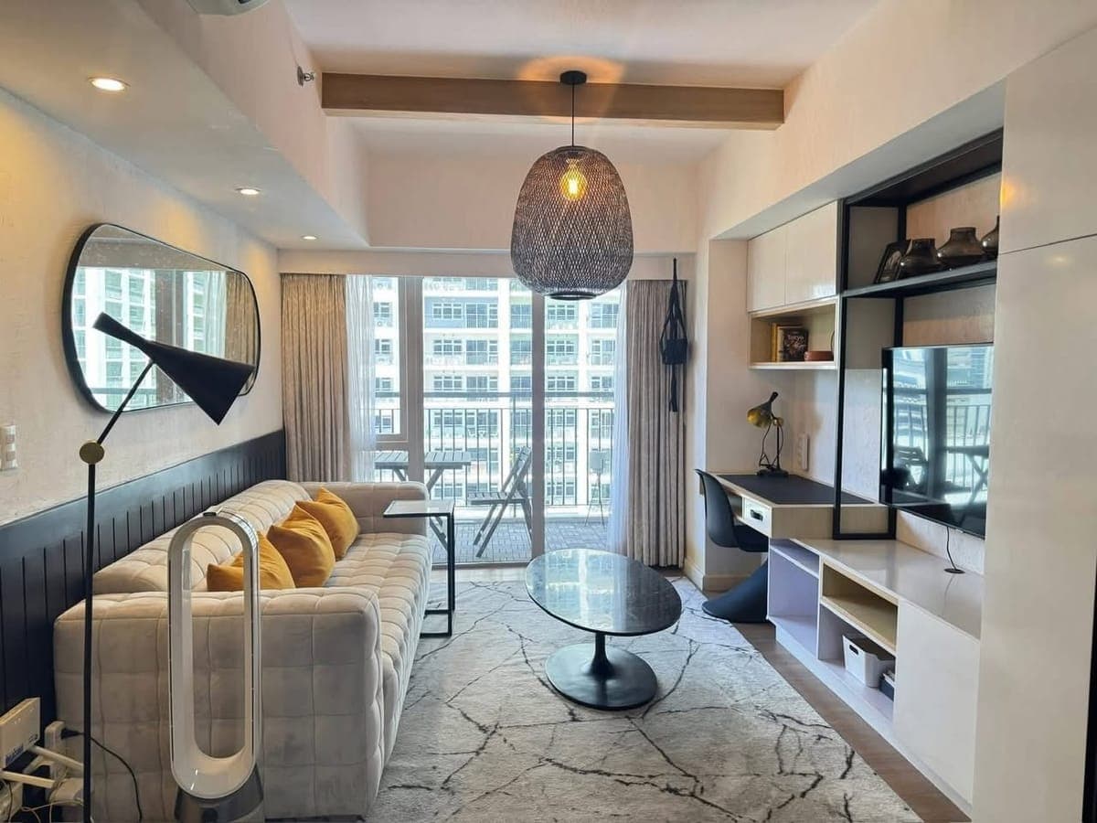 For Lease: Fully furnished 1 Bedroom in Two Maridien, BGC, Taguig City - photo 1