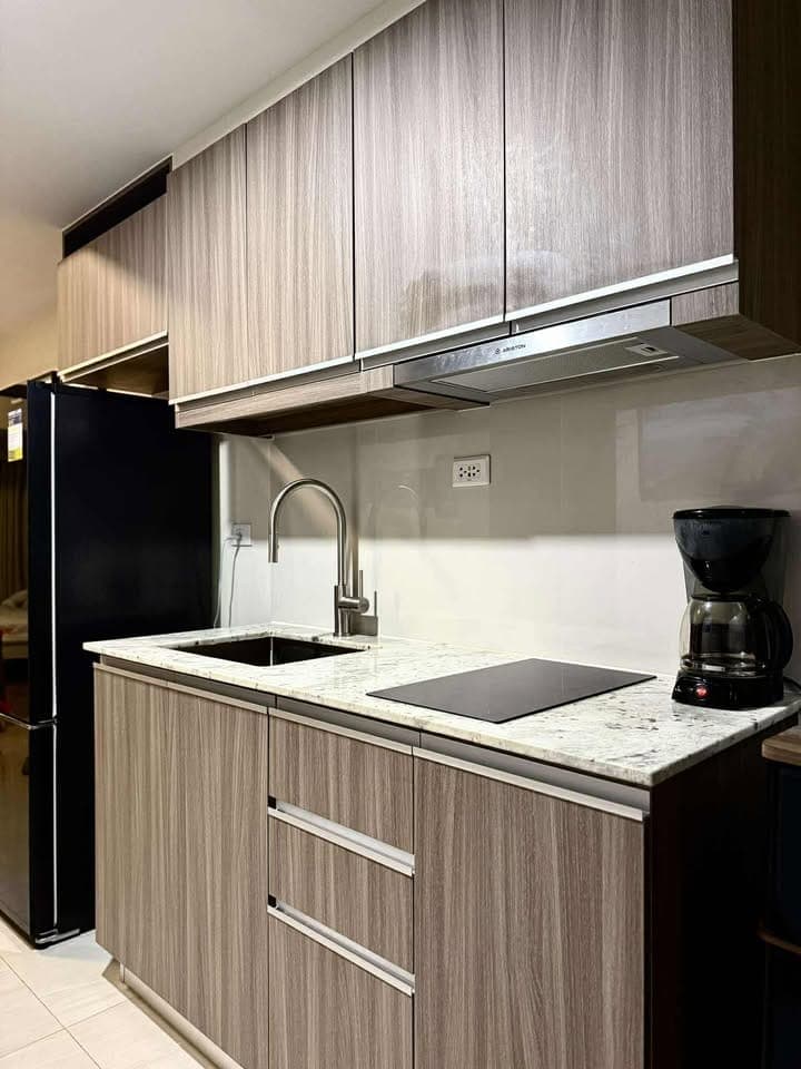 For Rent: Fully Furnished 1BR Unit with Balcony at Park McKinley West, BGC - photo 1