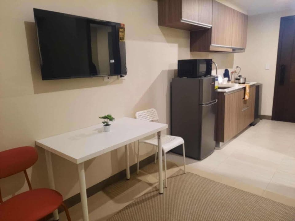 For Rent or For Sale: Fully Furnished 1BR Unit with Balcony at Park McKinley West, BGC - photo 3