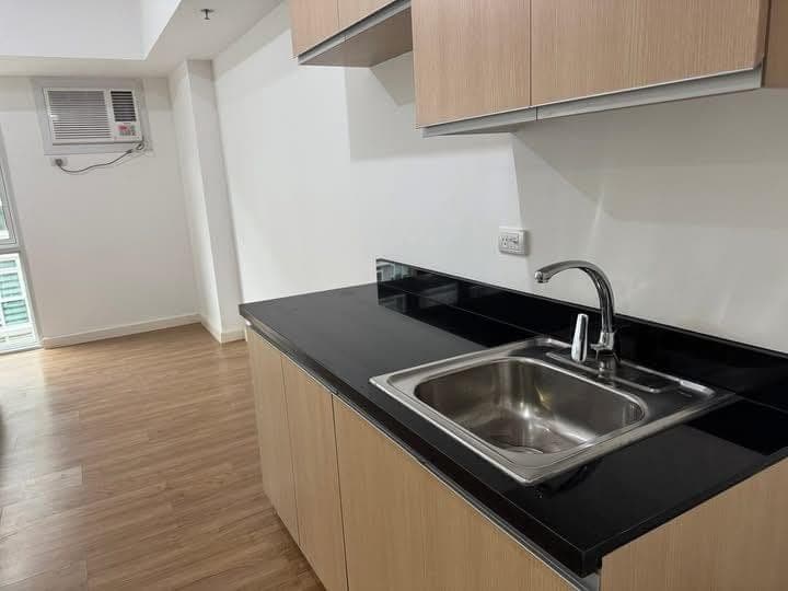 FOR RENT : THE VERANDA STUDIO UNIT - photo 4