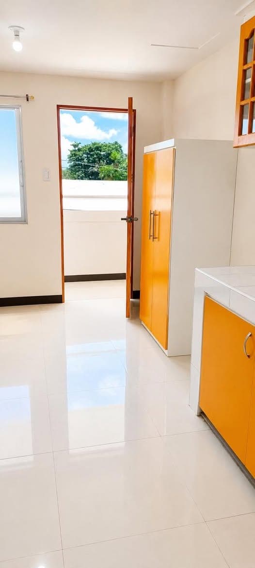🏡 FOR RENT – Upper Unit Pad 5 - photo 1