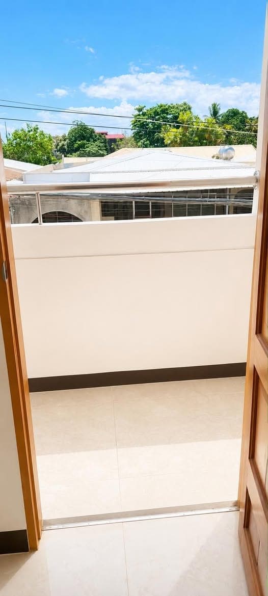 🏡 FOR RENT – Upper Unit Pad 5 - photo 2