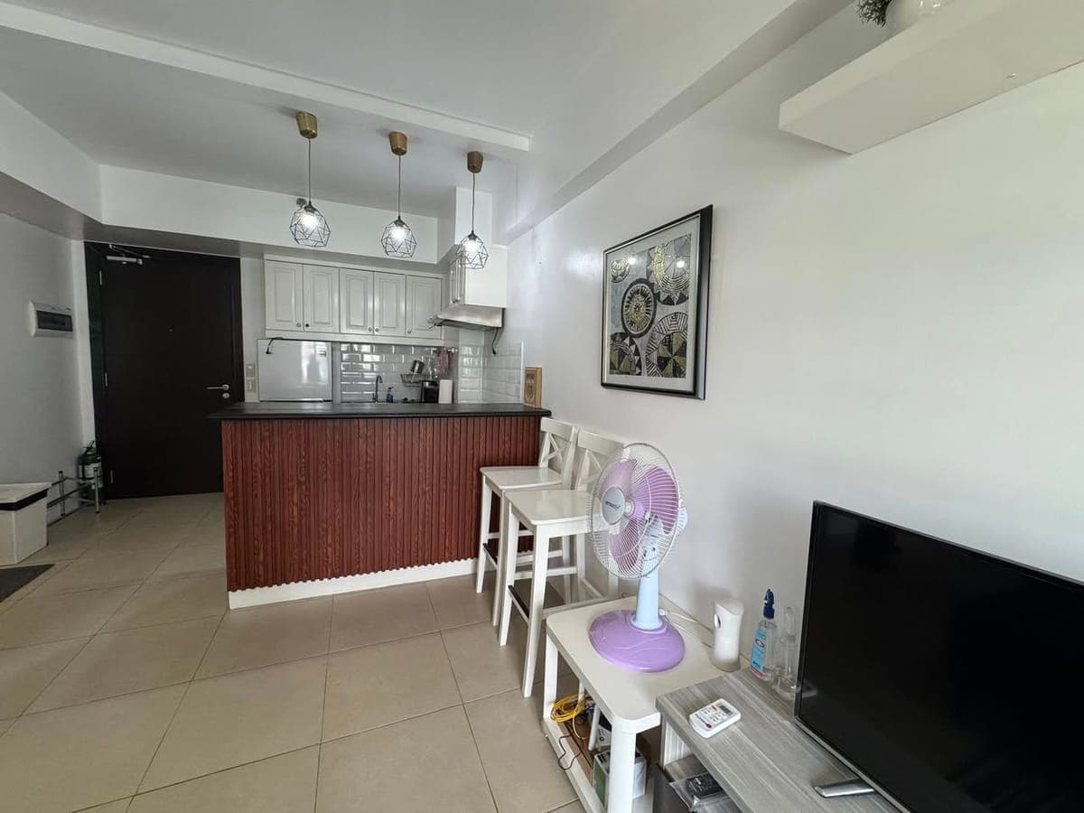 FOR RENT Condo in BGC | 1BR Fully Furnished at Avida Towers 34th Street - photo 1
