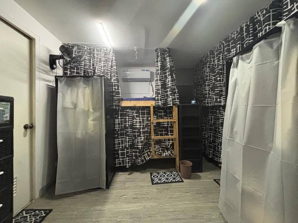 Looking for a hassle-free place to stay? Move in with ease—just bring your essentials and you’re goo... - photo 2