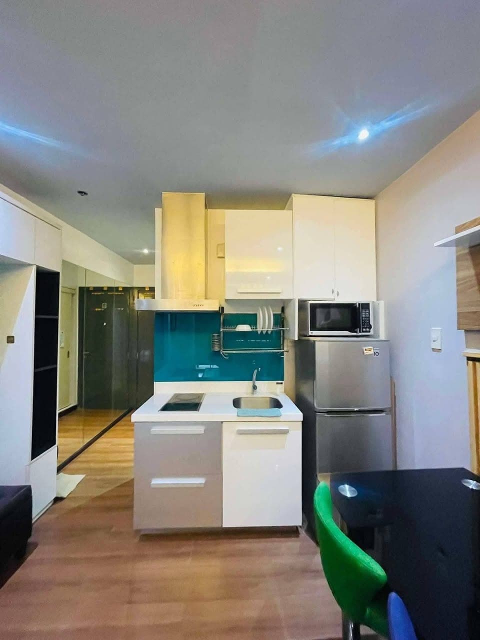 ₱22K MONTHLY‼️ | STUDIO WITH BALCONY AT KNIGHTSBRIDGE RESIDENCES, MAKATI - photo 3