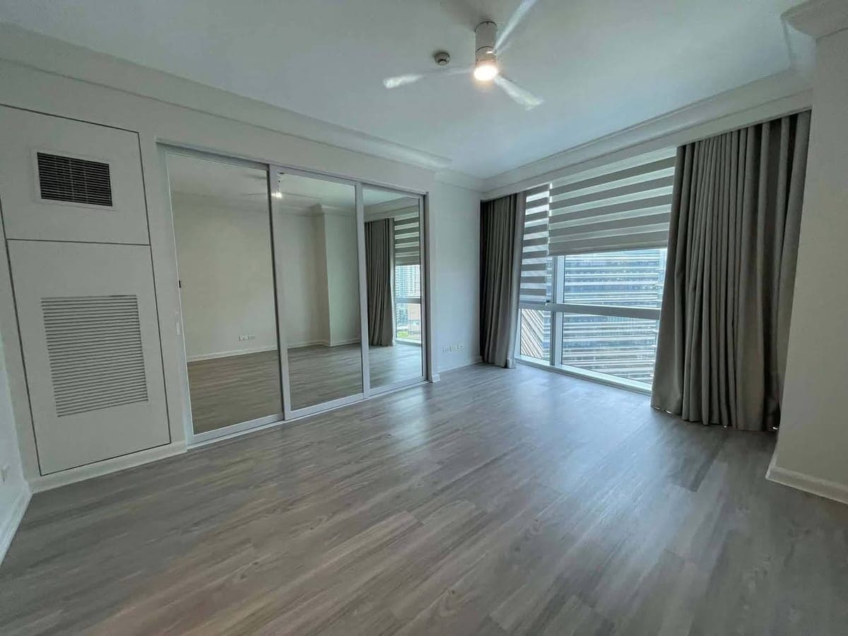 FOR LEASE: - photo 2