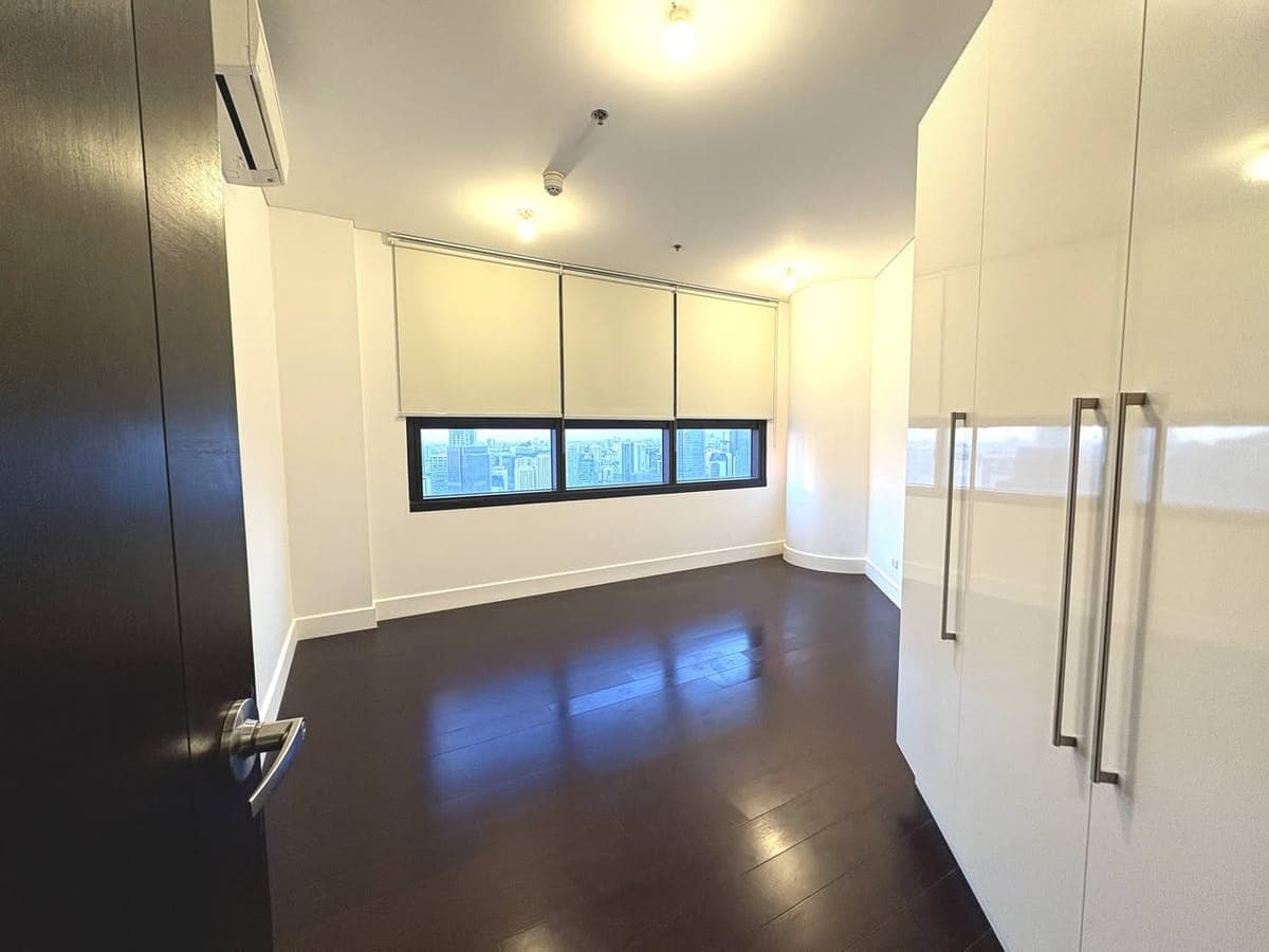 For Lease: 3BR GARDEN TOWERS, across Glorietta, Ayala Center Makati - photo 2