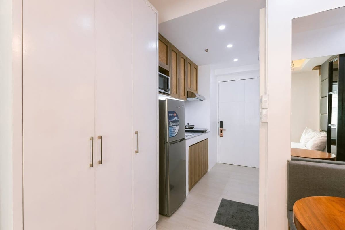 Condominium for rent @ Taft Ave - photo 3