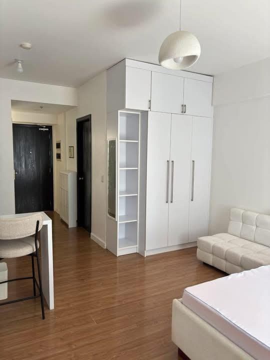 FOR RENT: THE VERANDA STUDIO UNIT (female) - photo 1