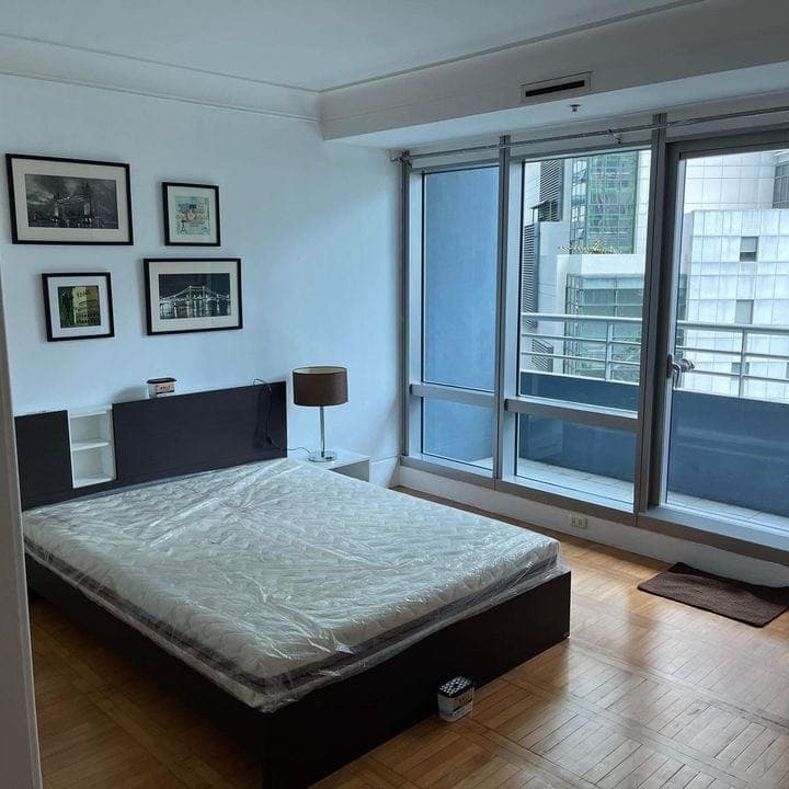 For Rent: Semi Furnished 3BR Loft Unit with Maid’s Room at McKinley Park Residences, BGC - photo 1