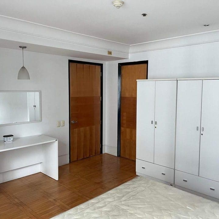 For Rent: Semi Furnished 3BR Loft Unit with Maid’s Room at McKinley Park Residences, BGC - photo 2
