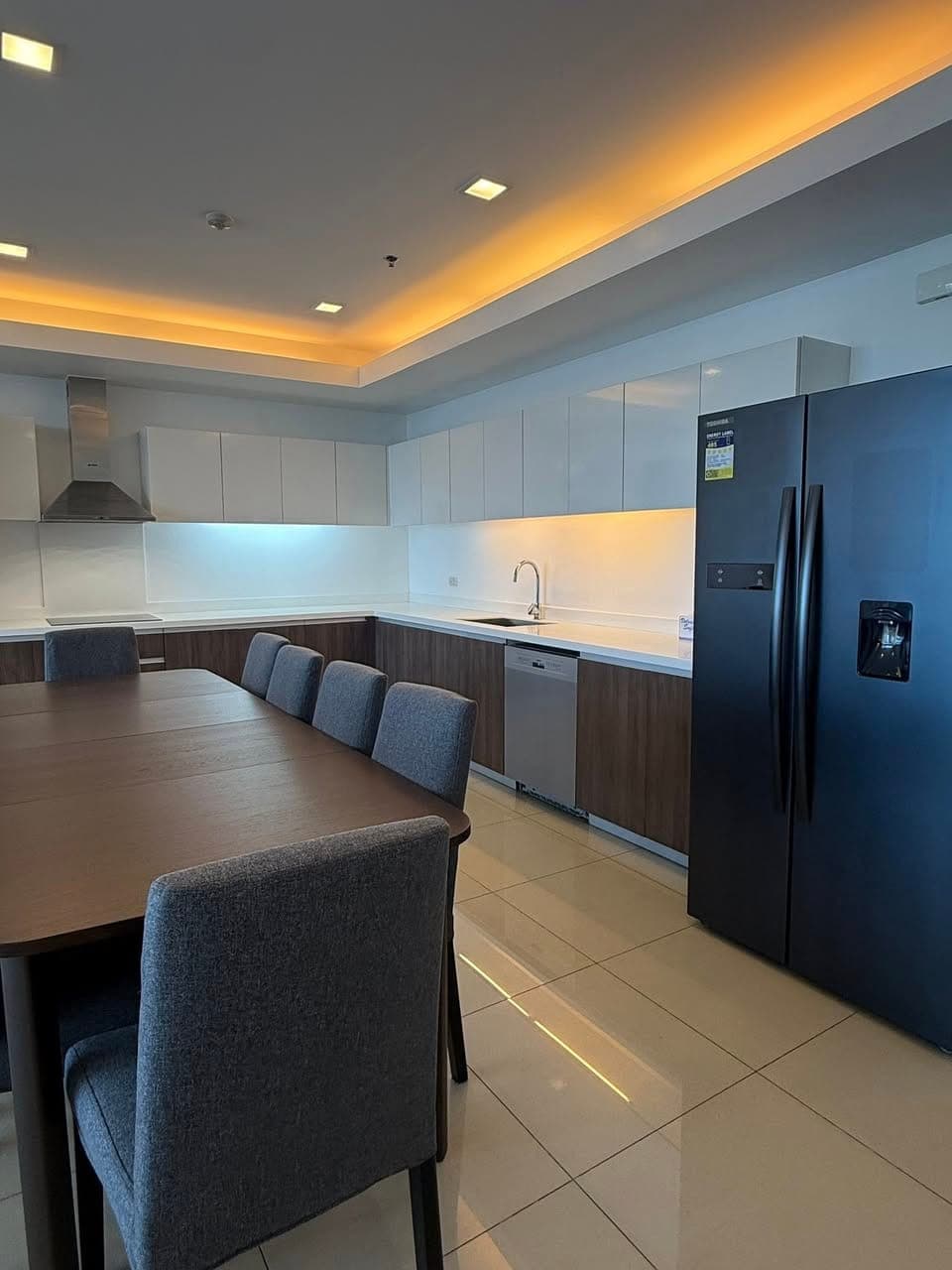 FOR LEASE – East Gallery Place, BGC - photo 3