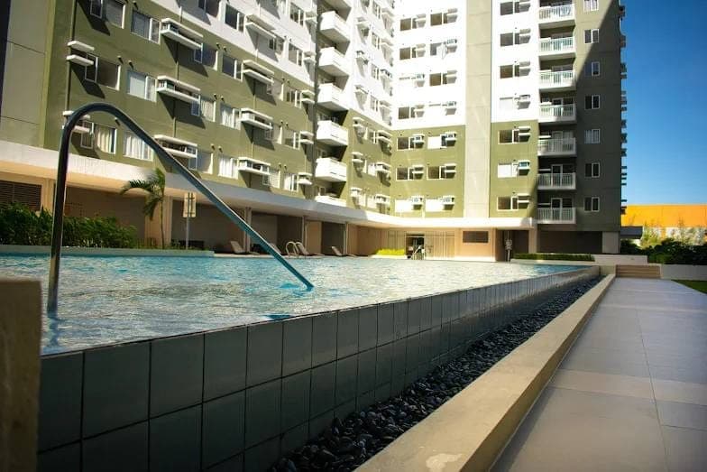 For Rent 1 bedroom with balcony bare in Avida Towers One Union Place Arca South, Taguig (facing Heal... - photo 2