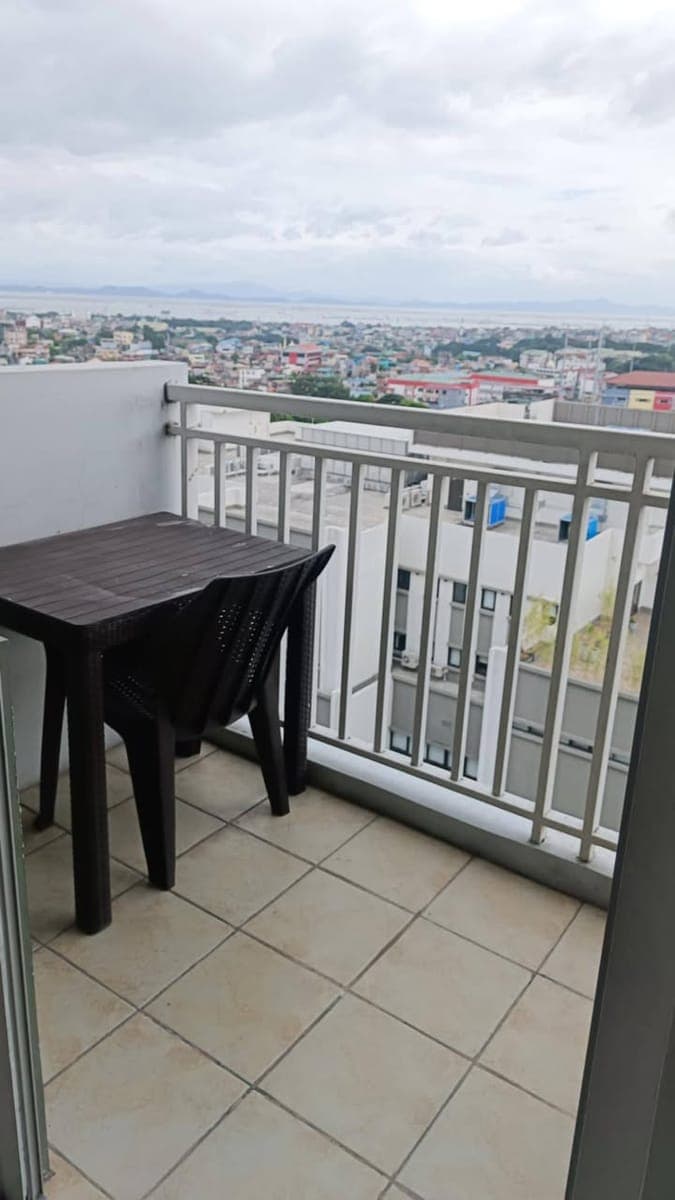 For Rent 1 bedroom with balcony bare in Avida Towers One Union Place Arca South, Taguig (facing Heal... - photo 3