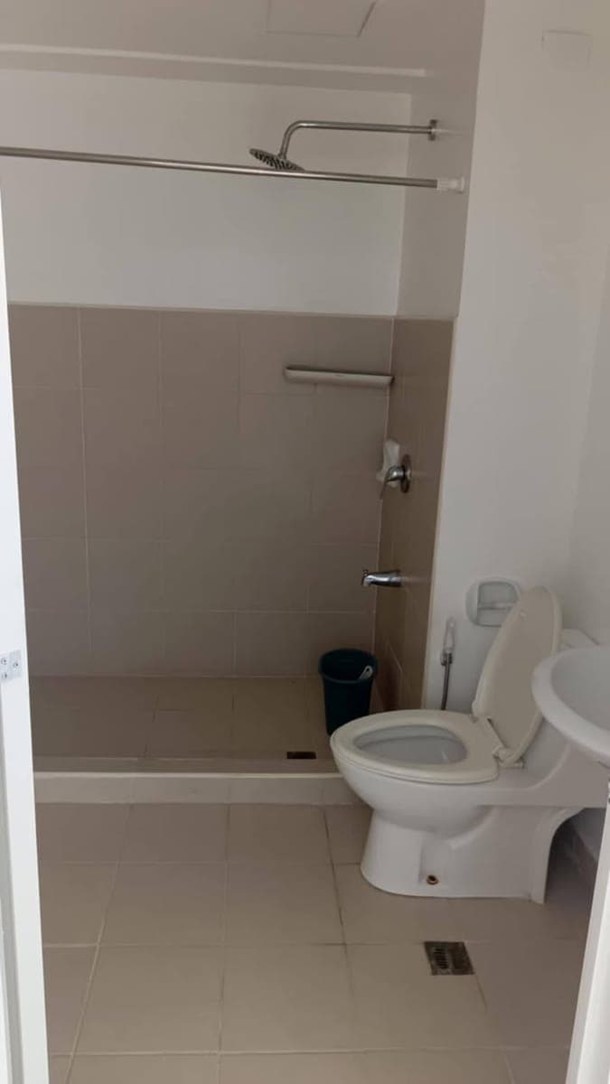 For Rent 1 bedroom with balcony bare in Avida Towers One Union Place Arca South, Taguig (facing Heal... - photo 4