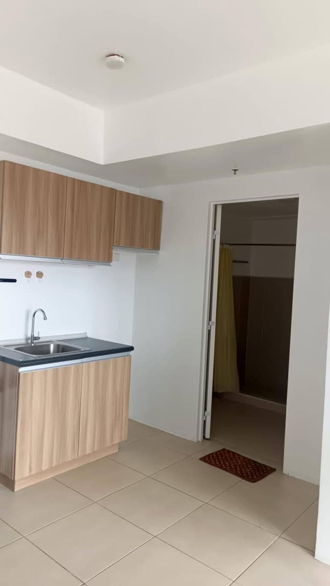 For Rent 1 bedroom with balcony bare in Avida Towers One Union Place Arca South, Taguig (facing Heal... - photo 5