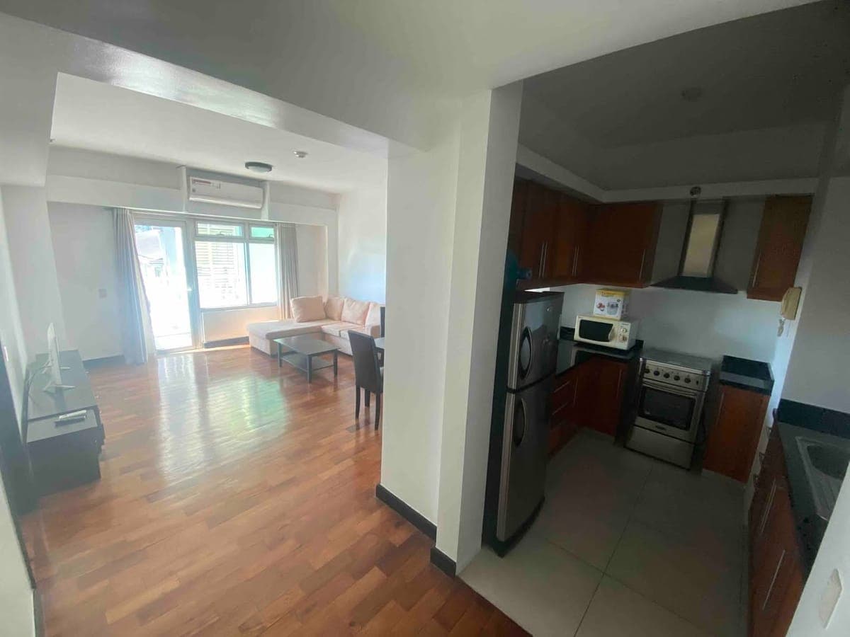 For Rent: Fully Furnished 1BR Unit with Balcony at One Serendra, BGC - photo 1