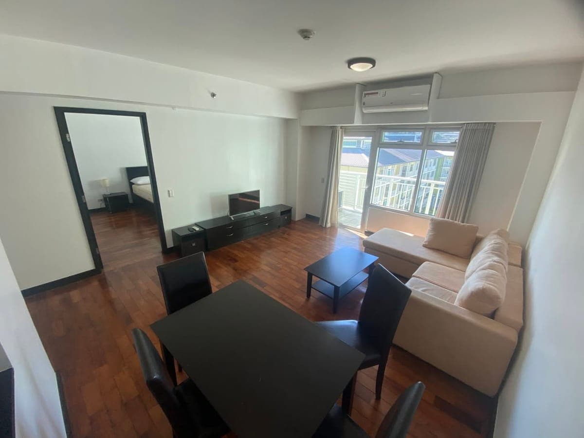 For Rent: Fully Furnished 1BR Unit with Balcony at One Serendra, BGC - photo 3