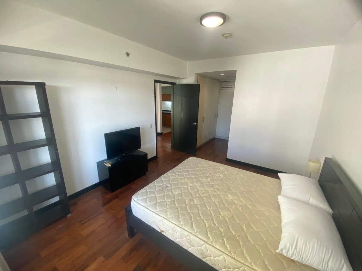 For Rent: Fully Furnished 1BR Unit with Balcony at One Serendra, BGC - photo 5